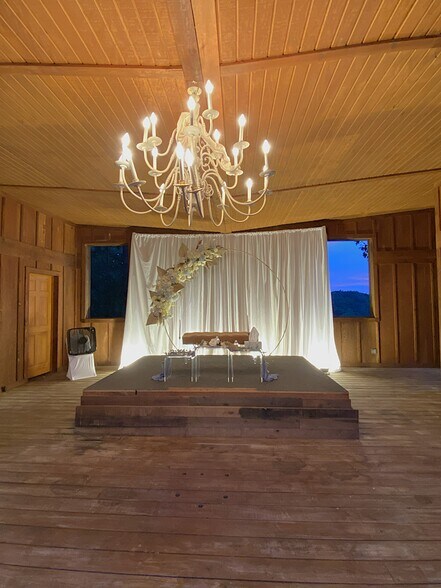 More Photos Of 7080 Dale Ridge Rd, Lancaster Convenience Store For Sale