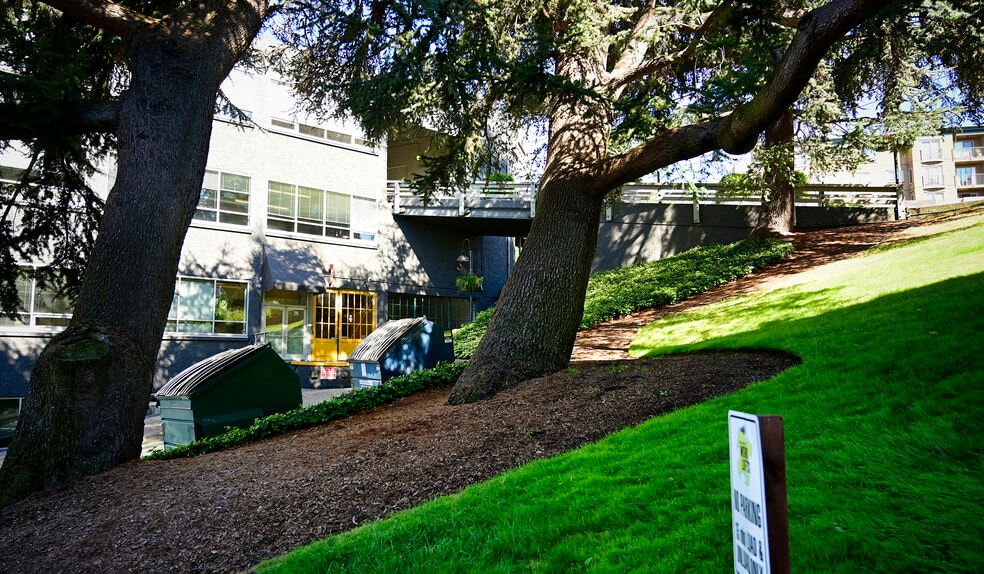 More Photos Of 3131 Western Ave, Seattle Office For Lease