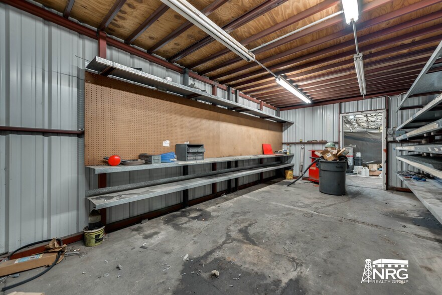 More Photos Of 715 W 81st St, Odessa Warehouse For Sale