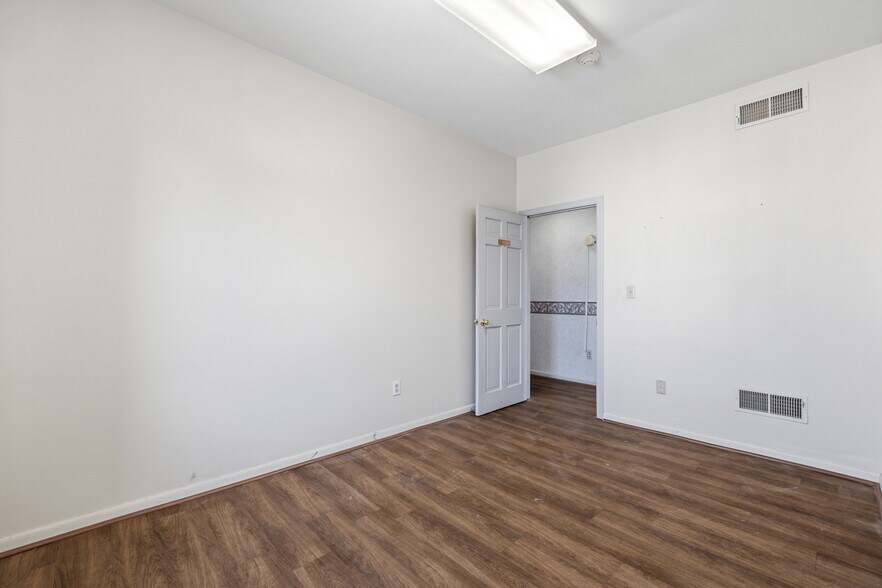 More Photos Of 101 W 9th Ave, Homestead Office For Sale