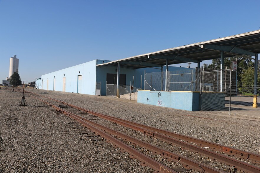 More Photos Of 250 Walsh Ave, Hamilton City Distribution For Sale