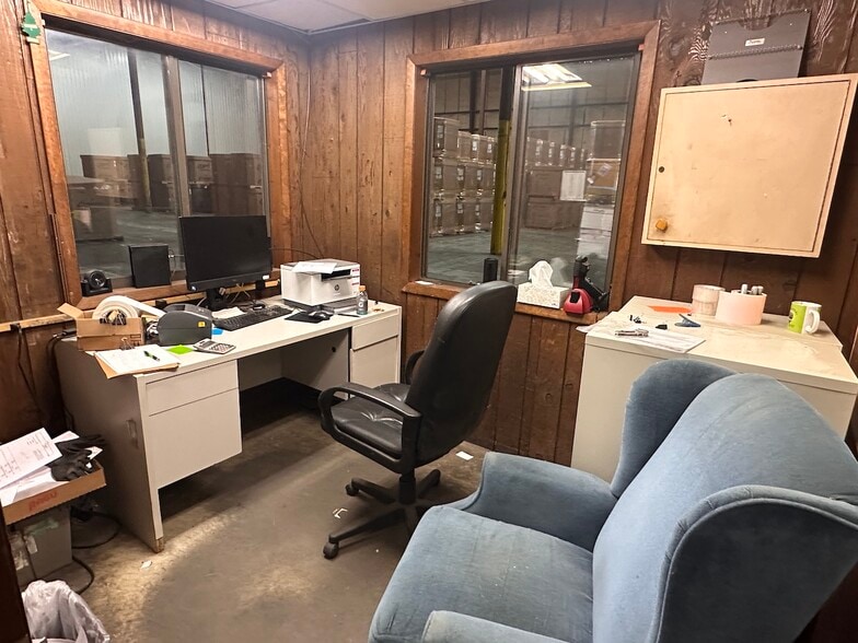 More Photos Of 429 E Grove St, Greenville Industrial For Sale