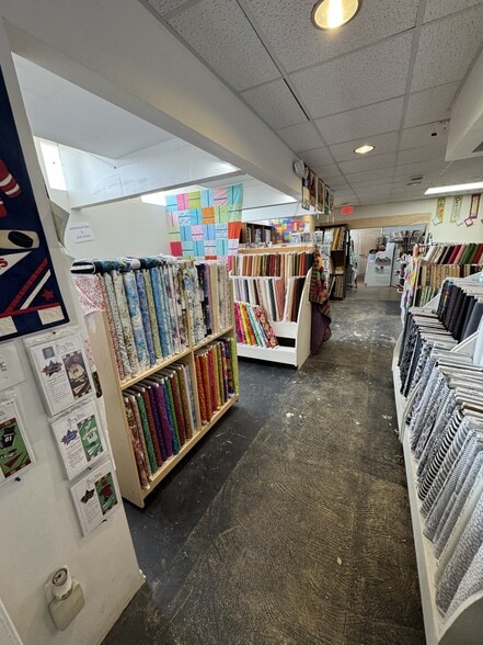 More Photos Of 1122-1128 Eureka Rd, Wyandotte Storefront Retail Office For Sale