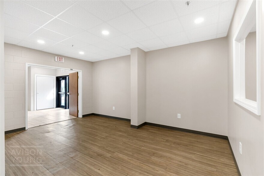 More Photos Of 300 S Main St, Mauldin Warehouse For Sale