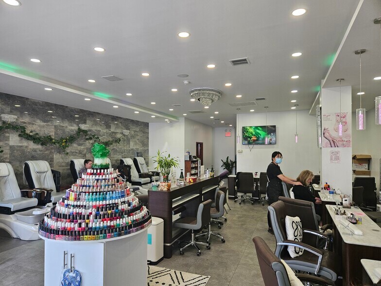 More Photos Of 34 Hempstead Tpke, Farmingdale Freestanding For Sale