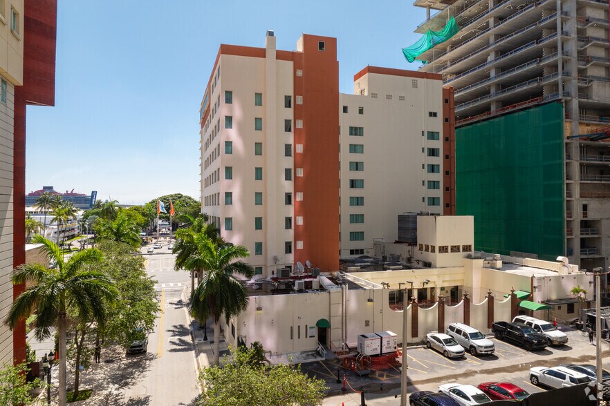 More Photos Of 340 Biscayne Blvd, Miami Hotel For Sale