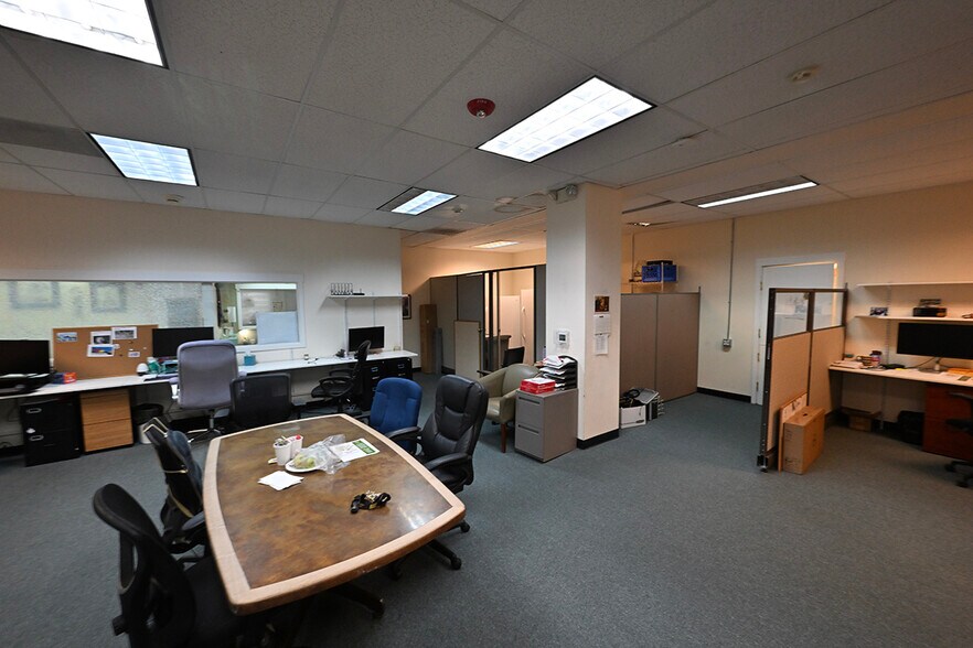 More Photos Of 1631 SW Columbia St, Portland Office For Lease