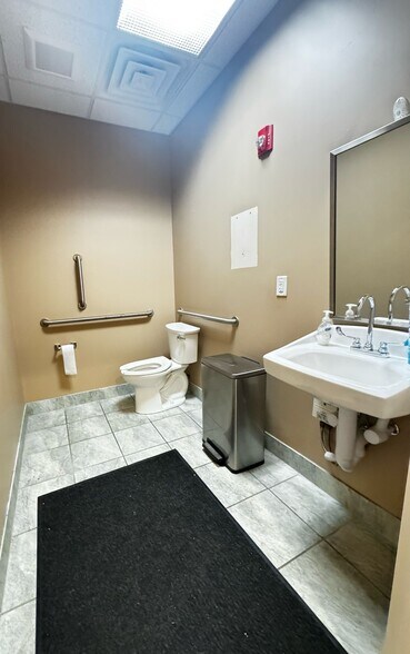 More Photos Of 42 E Main St, Freehold Medical For Lease