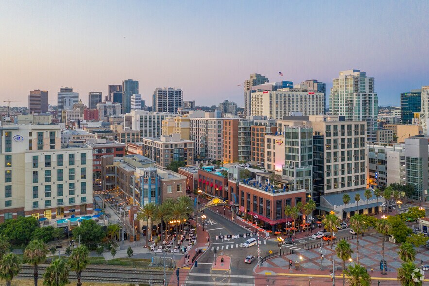 More Photos Of 207 5th Ave, San Diego Hotel For Sale