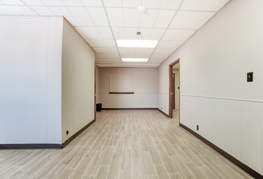 More Photos Of 112-120 N West St, Lima Storefront Retail Office For Lease