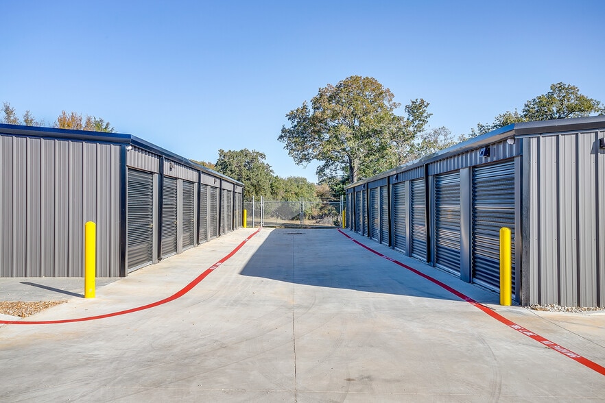 More Photos Of 1321 Kerry ln, Azle Industrial For Sale