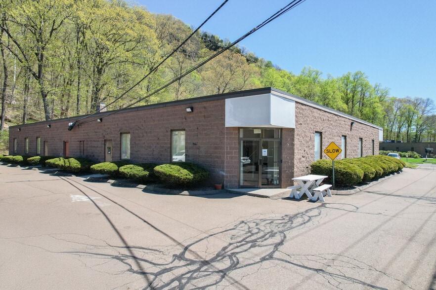 More Photos Of 19 Lunar Dr, Woodbridge Medical For Lease