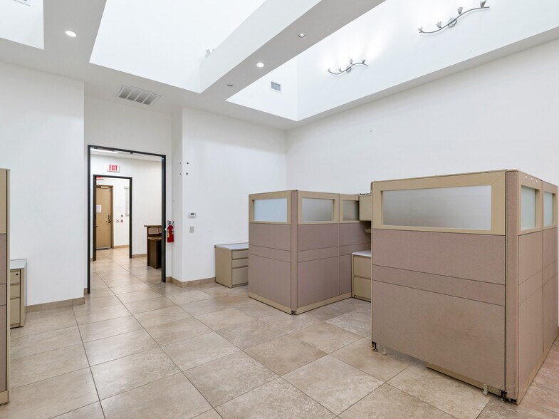 More Photos Of 714 S Peek Rd, Katy Medical For Lease