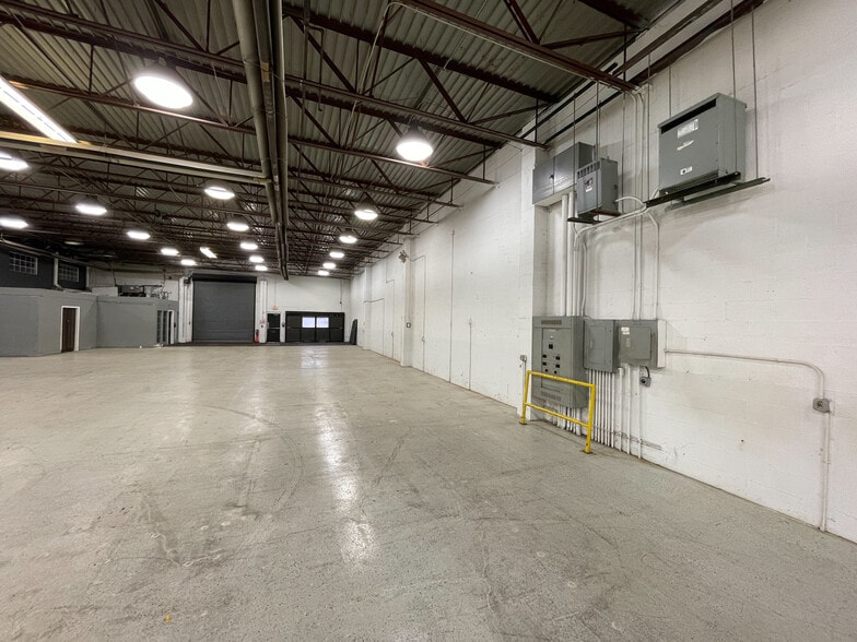 More Photos Of 1371 Saw Mill Run Blvd, Pittsburgh Warehouse For Sale