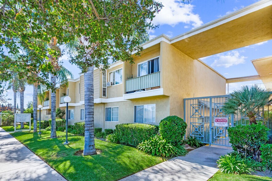 More Photos Of 8523 Etiwanda Ave, Northridge Apartments For Sale