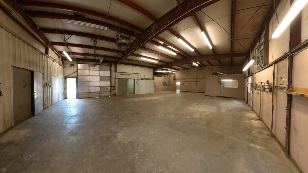 More Photos Of 14826 Yarberry St, Houston Warehouse For Sale