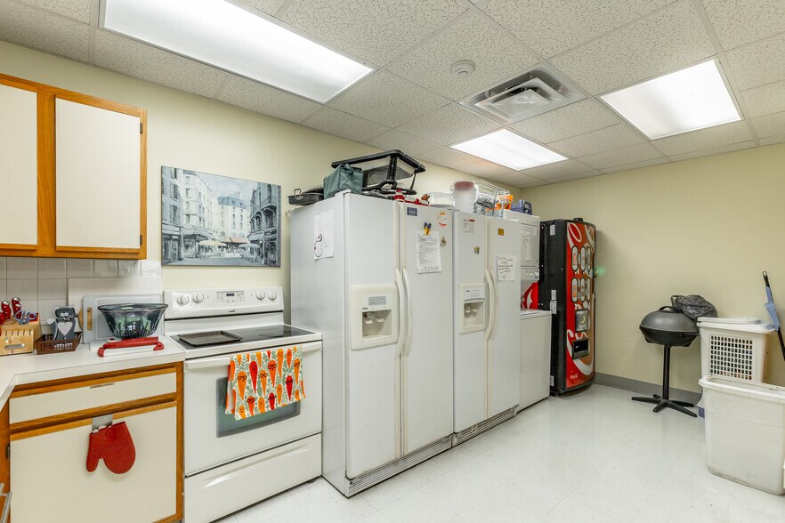 More Photos Of 932 Spring Creek Rd, Chattanooga Office For Sale