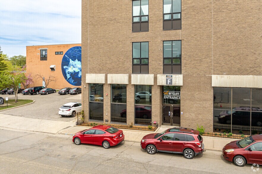 More Photos Of 2327 Wycliff St, Saint Paul Manufacturing For Lease