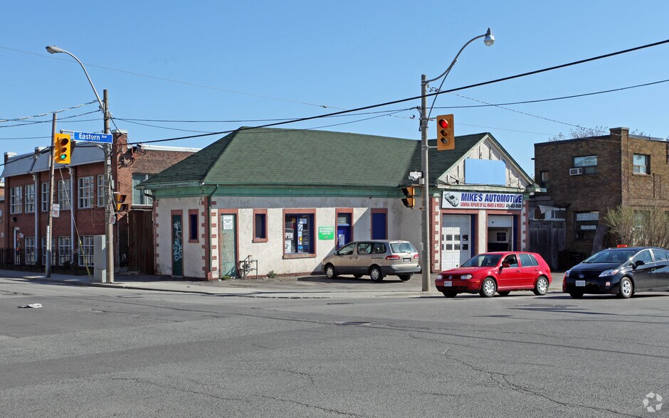 More Photos Of 27 Leslie St, Toronto Auto Repair For Sale