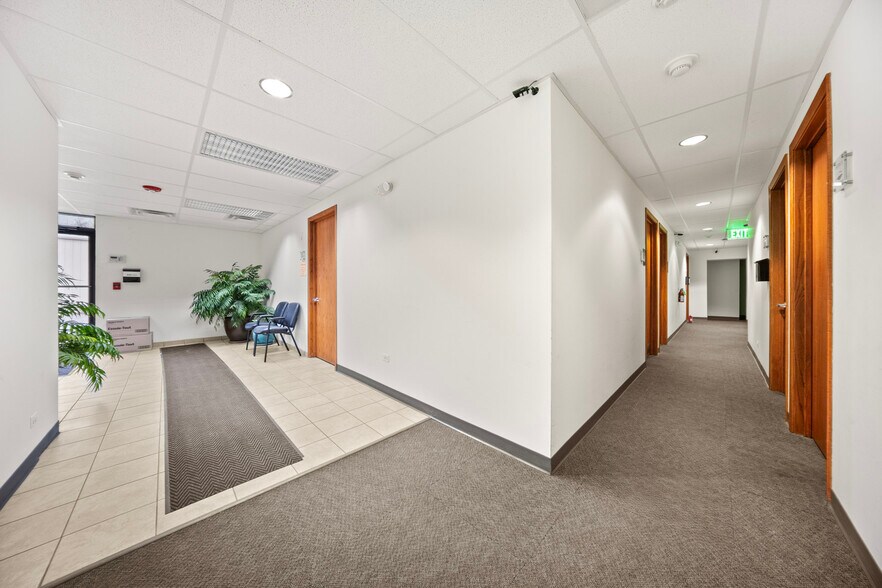 More Photos Of 5413 Walnut Ave, Downers Grove Office For Lease