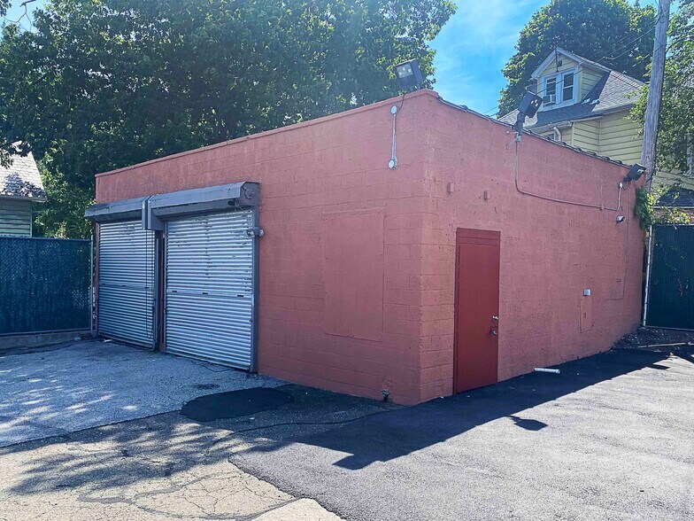 More Photos Of 403 E 3rd St, Mount Vernon Funeral Home For Sale