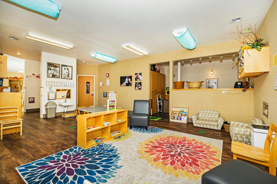 More Photos Of 137 McGhee Rd, Kootenai Storefront Retail Office For Sale