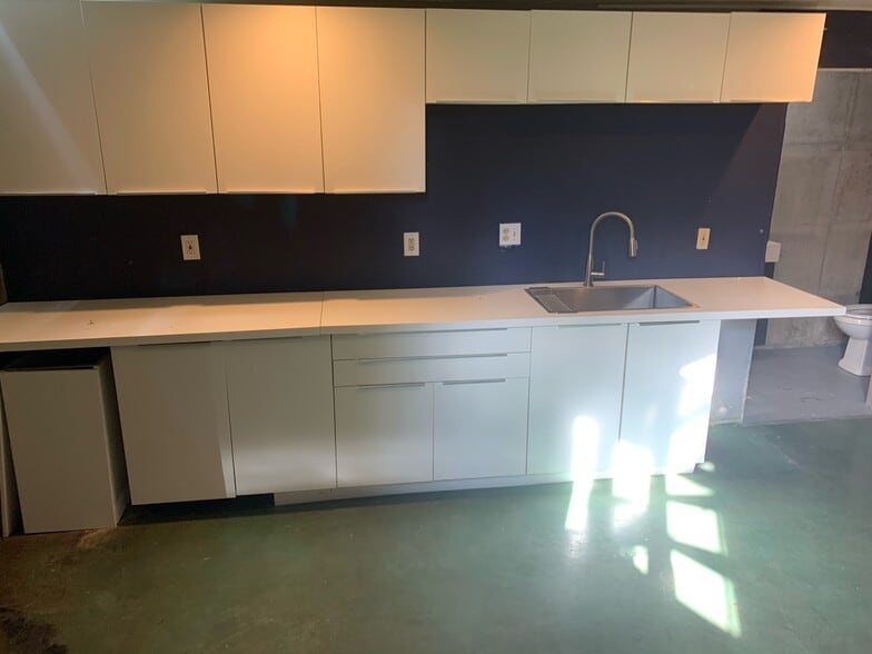 More Photos Of 555 Whitehall St SW, Atlanta Distribution For Lease