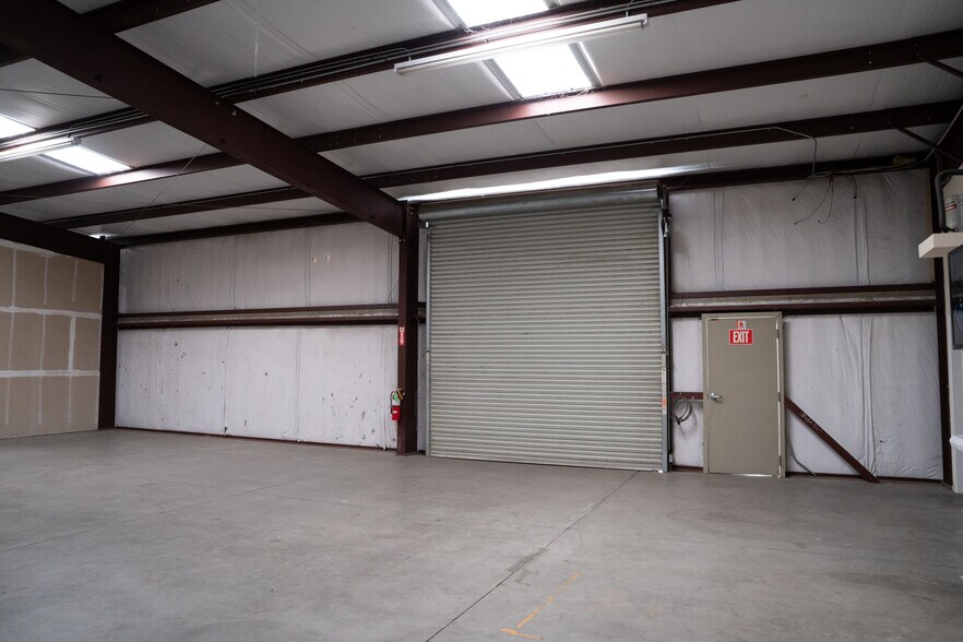 More Photos Of 1568 N Woodrow Ave, Fresno Warehouse For Lease