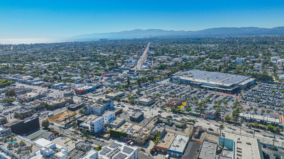 More Photos Of 13452 Washington Blvd, Marina del Rey Freestanding For Lease