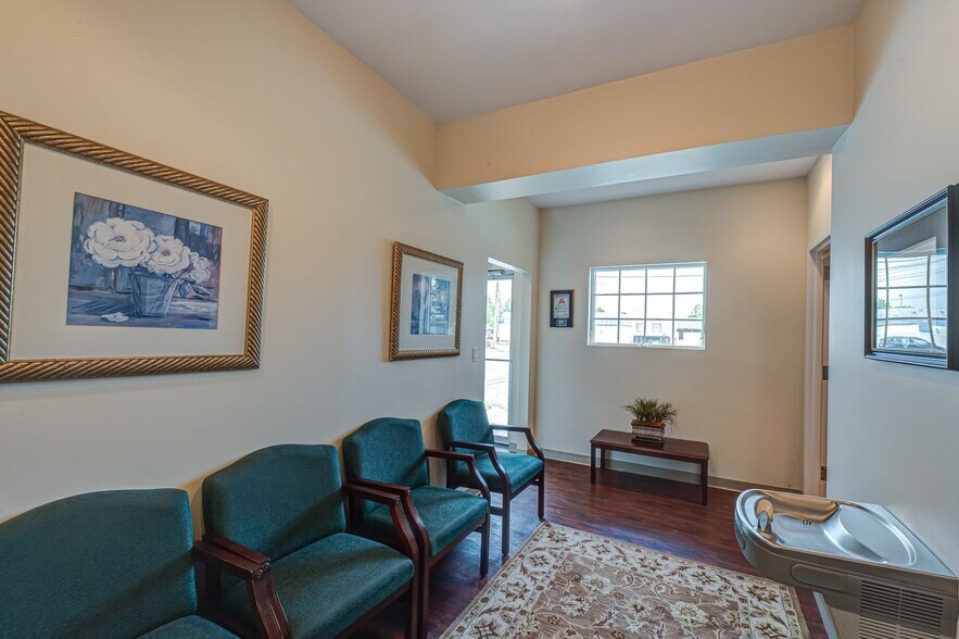 More Photos Of 1698 Roosevelt Ave, Bohemia Office For Sale