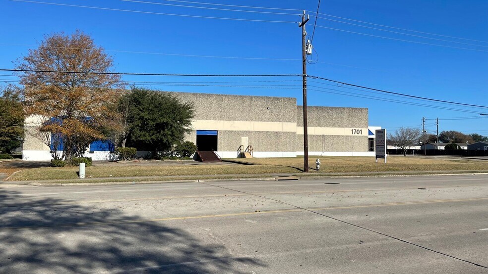 More Photos Of 1701 Massey Tompkins Rd, Houston Distribution For Sale