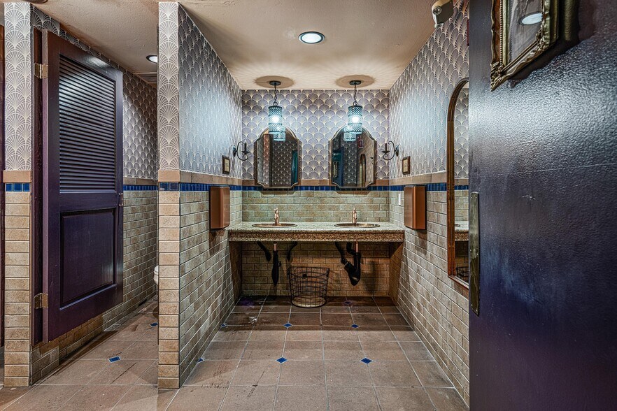 More Photos Of 369 N Palm Canyon Dr, Palm Springs Restaurant For Sale