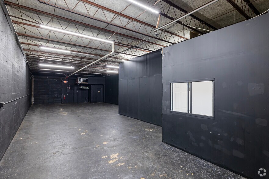 More Photos Of 400-650 NE 27th St, Pompano Beach Industrial For Lease