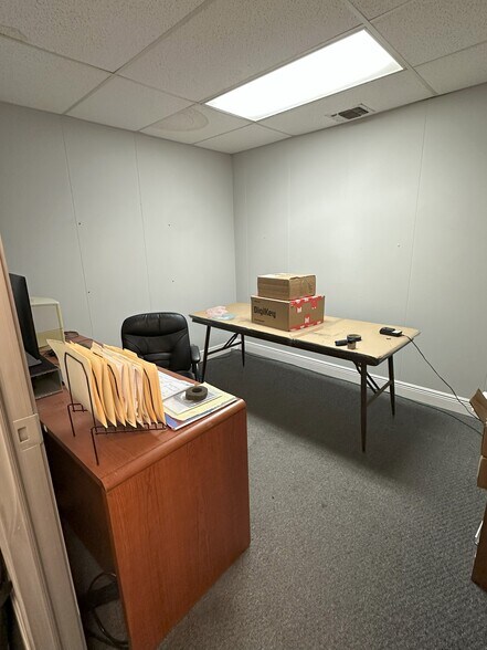 More Photos Of 8862 290 W, Austin Warehouse For Sale