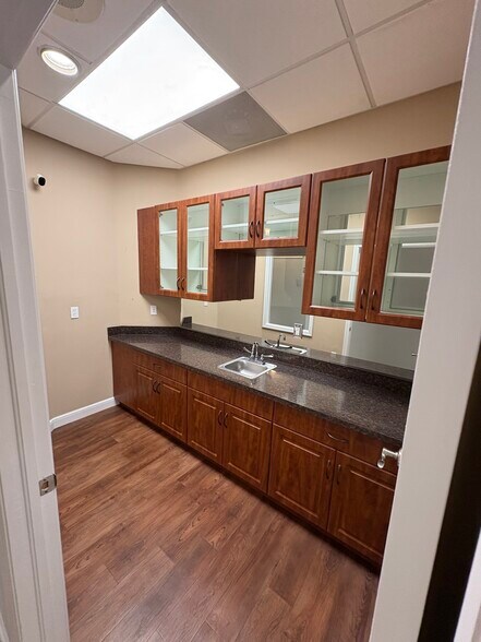 More Photos Of 9066 Cypress Green Dr, Jacksonville Medical For Lease