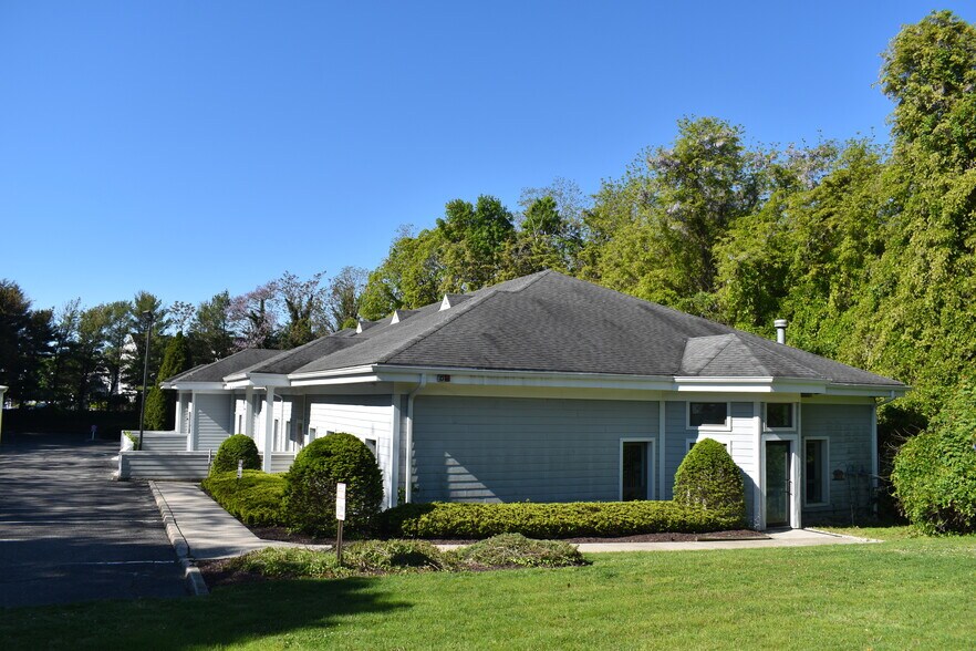 More Photos Of 118 N Country Rd, Port Jefferson Medical For Sale