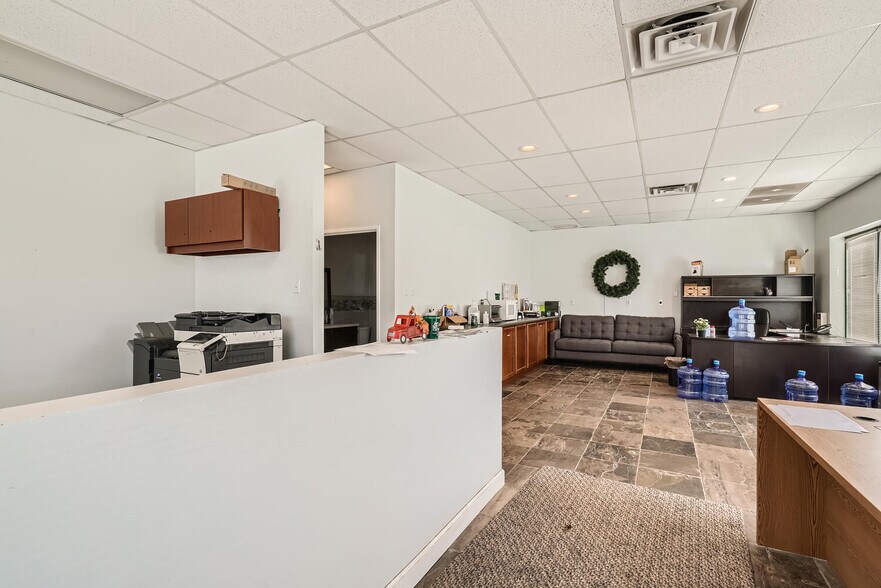 More Photos Of 6849 S Dawson Cir, Englewood Warehouse For Lease