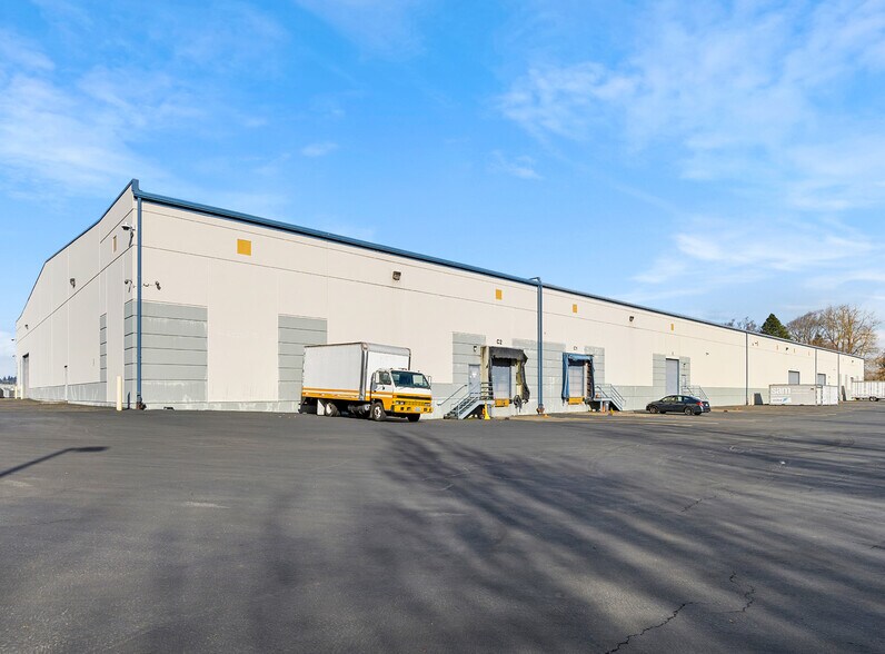 More Photos Of 9611 NE Sunderland Rd, Portland Warehouse For Lease
