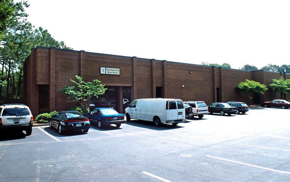 More Photos Of 3080 McCall Dr, Doraville Distribution For Lease