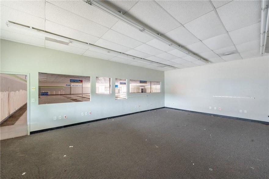 More Photos Of 970 E Church St, Jasper Freestanding For Sale