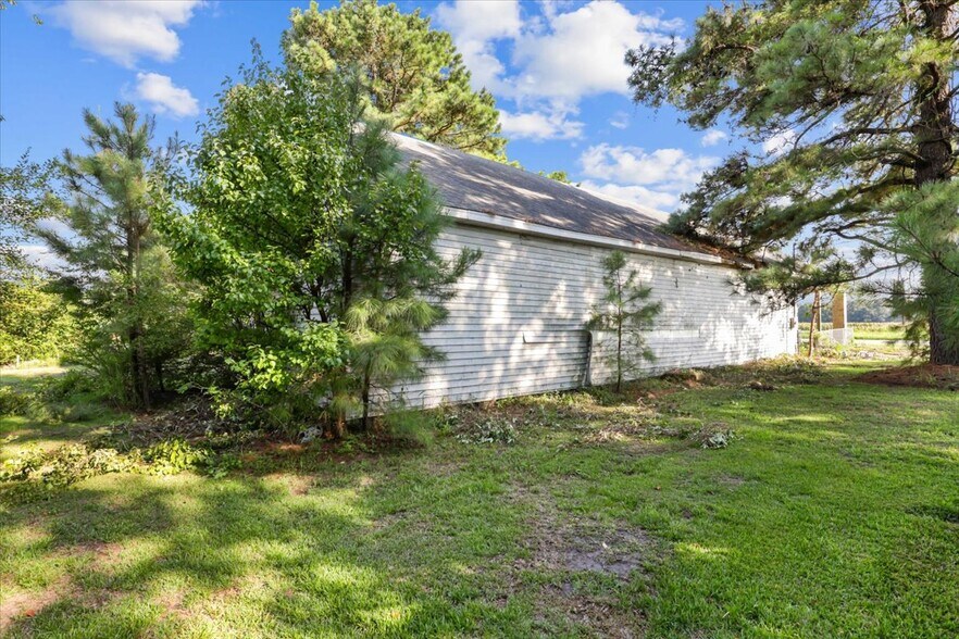 More Photos Of 6640 US Highway 70 W, La Grange Flex For Sale