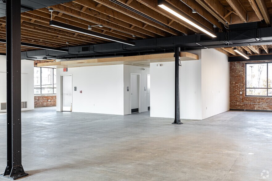 More Photos Of 14 W 3rd St, Kansas City Office For Lease