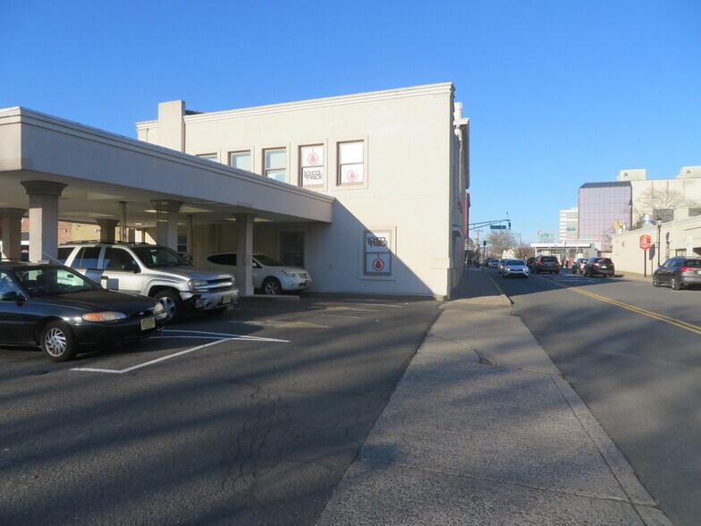 More Photos Of 1 W Main St, Somerville Freestanding For Lease