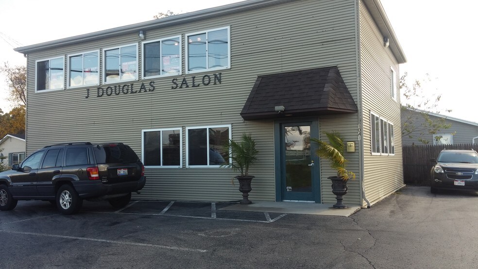 More Photos Of 1041 Shawnee Rd, Lima Freestanding For Lease