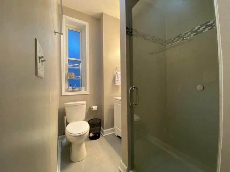 More Photos Of 2014 W McLean Ave, Chicago Apartments For Sale