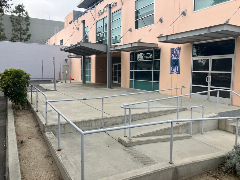 More Photos Of 2520 W Olive Ave, Burbank Medical For Lease