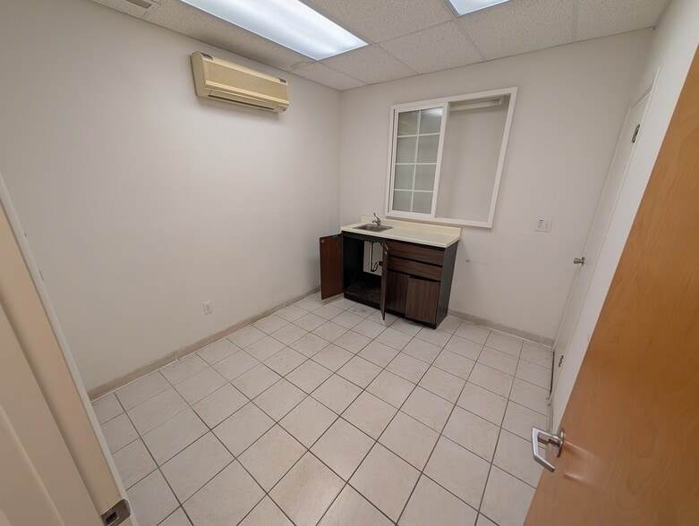 More Photos Of 1631 Liliha St, Honolulu Medical For Sale