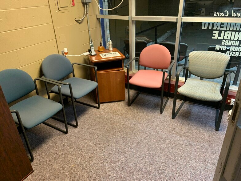 More Photos Of 2085 S Garland Ave, Garland Auto Dealership For Lease