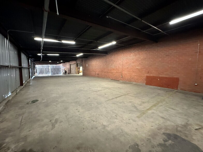 More Photos Of 319 W Peden, San Antonio Distribution For Sale