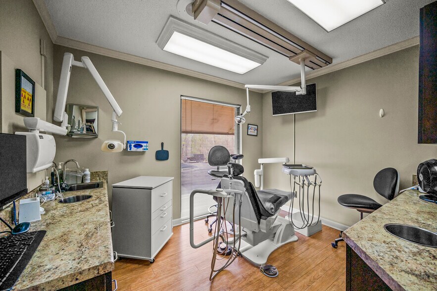 More Photos Of 400 Parkwood Medical Park, Elkin Medical For Sale